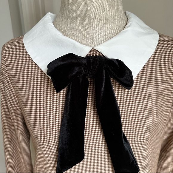 Hadas Dress in a Houndstooth print with Peter Pan Collar & Ribbon Bow tie - Picture 4 of 10
